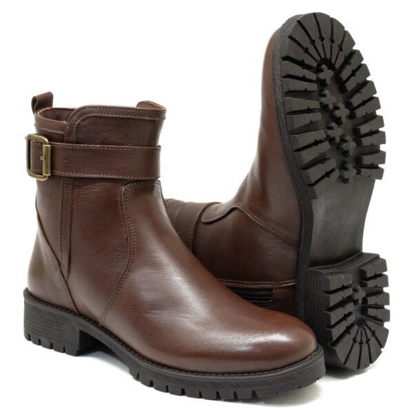Bota de Couro com Sola Tratorada